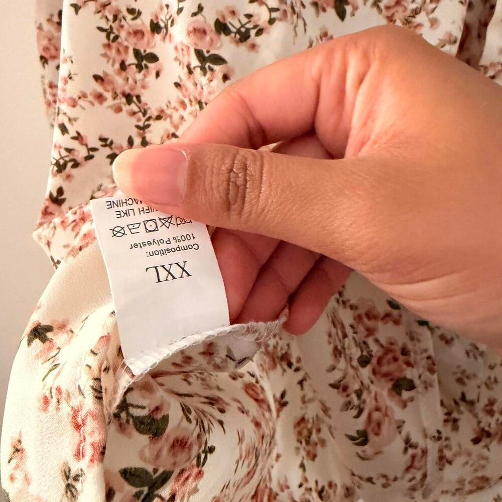 Flowy Floral blouse long sleeves tie front. Size: XXL - Picture 3 of 3
